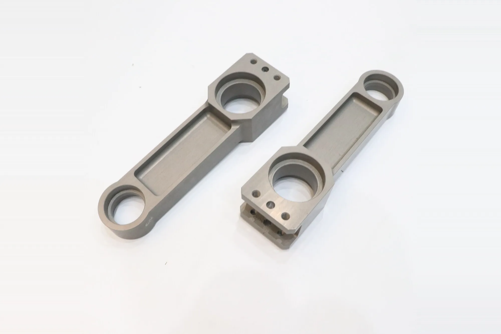 Machined aluminum connecting rods with bored and counterbored ends